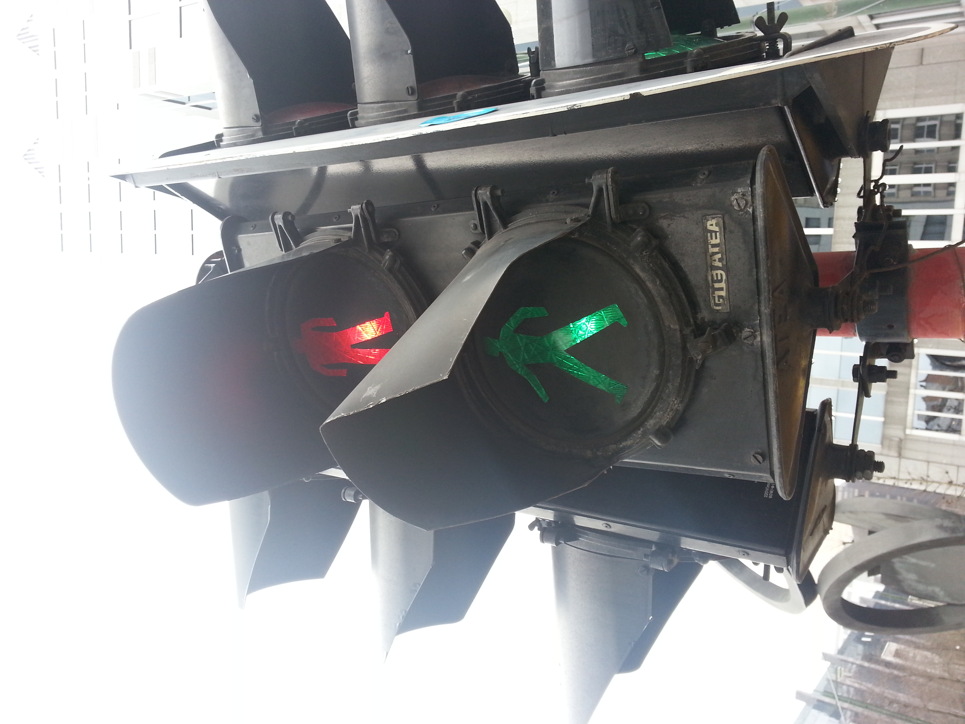 Stop and go simultaneously!